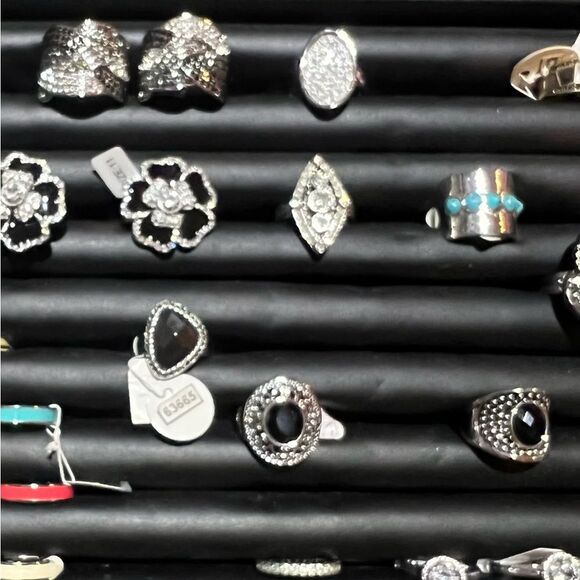 Sz 11 LIA SOPHIA rings NWT Gorgeous!! Pick 3 rings for $44 💍 - Picture 9 of 9